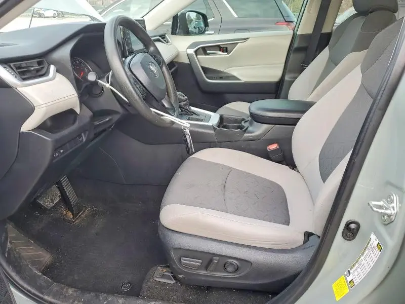 2021 TOYOTA RAV4 XLE  