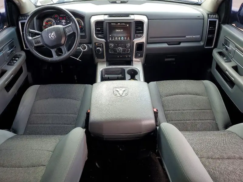 2016 RAM 1500 SLT  
