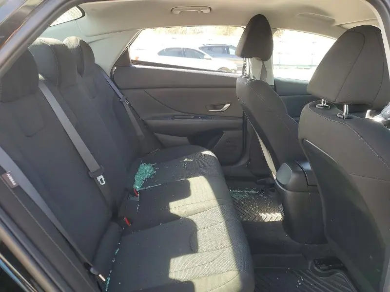 2024 HYUNDAI ELANTRA SE  