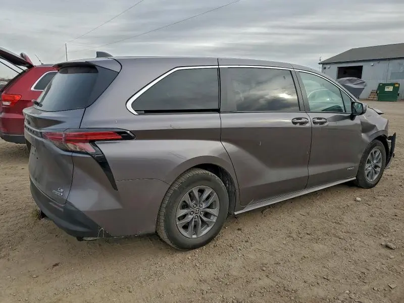 2021 TOYOTA SIENNA LE  