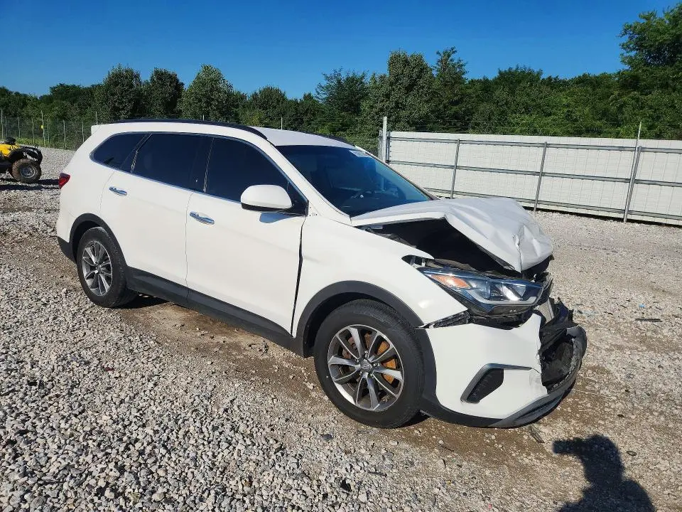 2017 HYUNDAI SANTA FE SE  