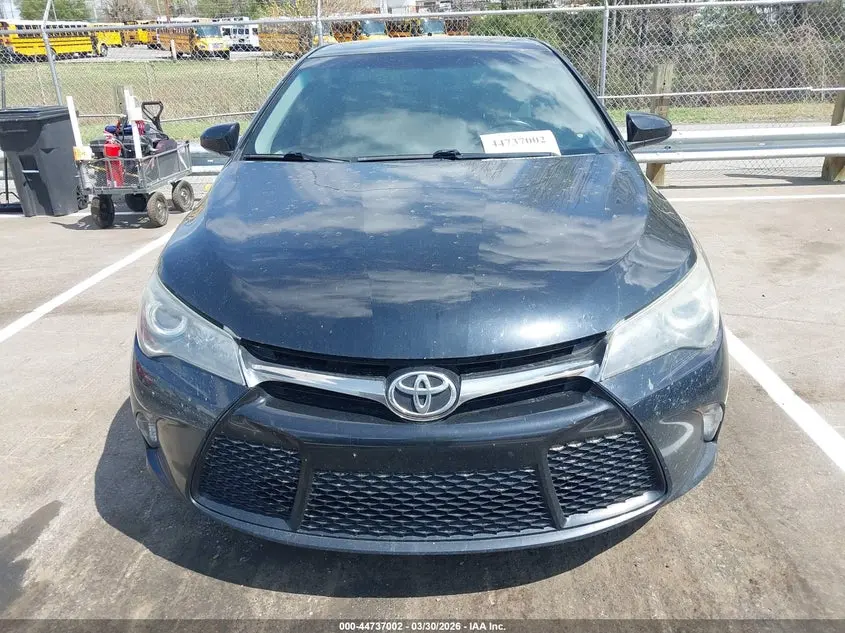 2016 TOYOTA CAMRY SE