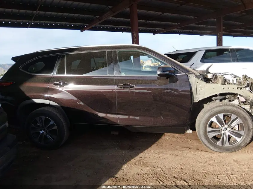 2022 TOYOTA HIGHLANDER XLE