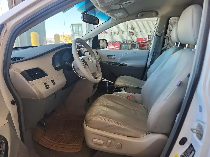 2011 TOYOTA SIENNA LE  