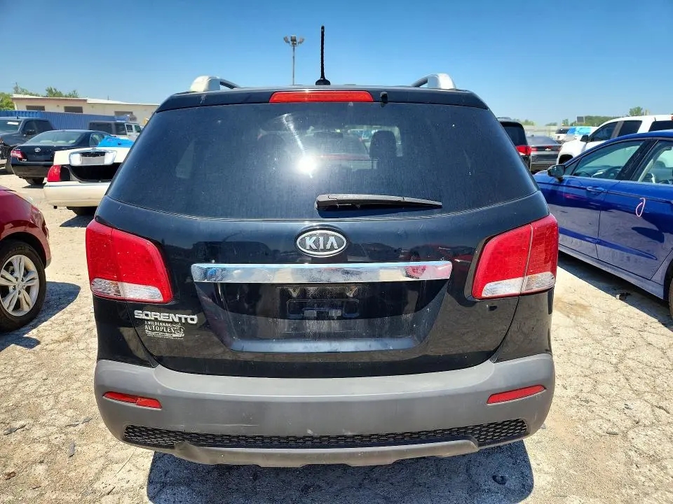 2013 KIA SORENTO LX  