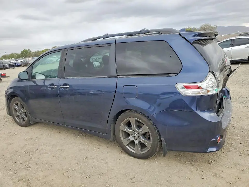 2019 TOYOTA SIENNA SE  