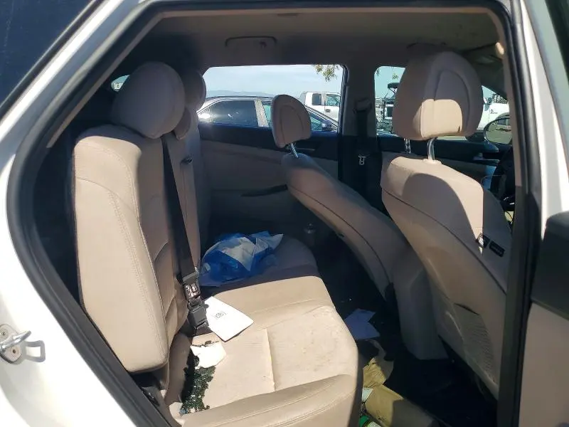 2018 HYUNDAI TUCSON SE  