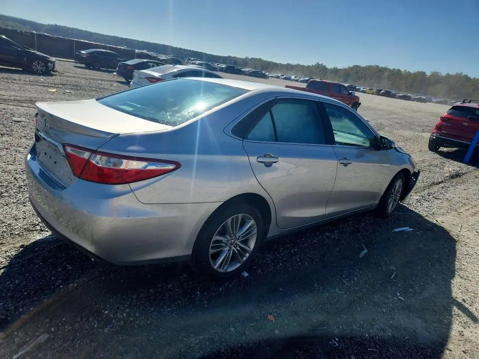 2016 TOYOTA CAMRY SE  