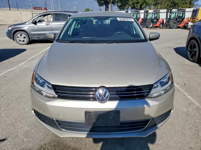 2014 VOLKSWAGEN JETTA SE  
