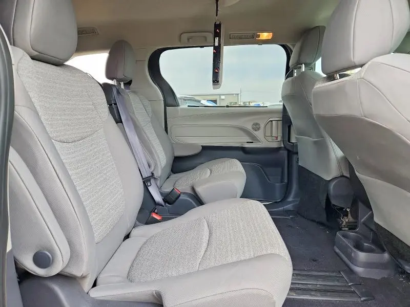 2021 TOYOTA SIENNA LE 8-PASSENGER  