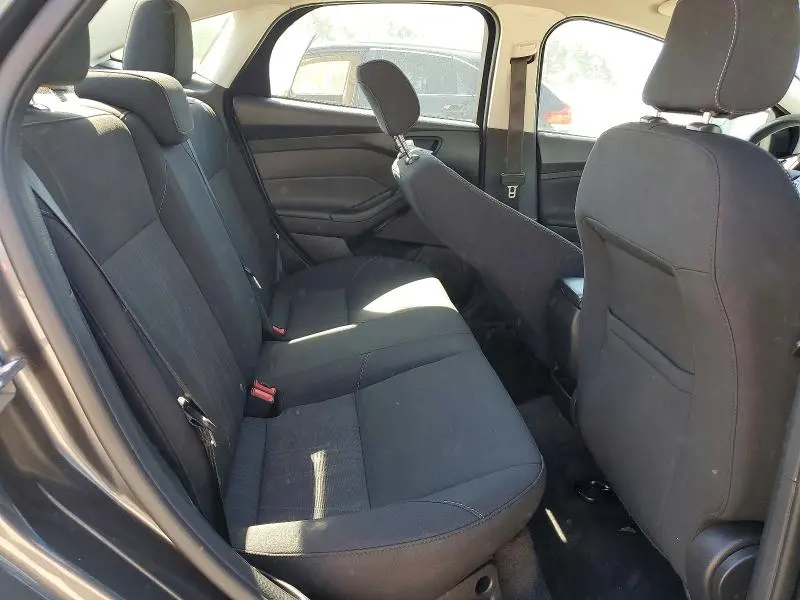 2018 FORD FOCUS SE  