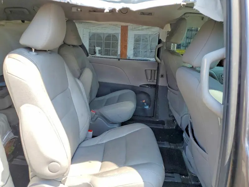 2017 TOYOTA SIENNA XLE PREMIUM 7-PASSENGER  