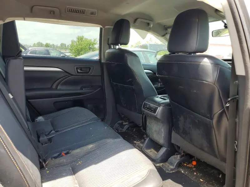 2015 TOYOTA HIGHLANDER LE  