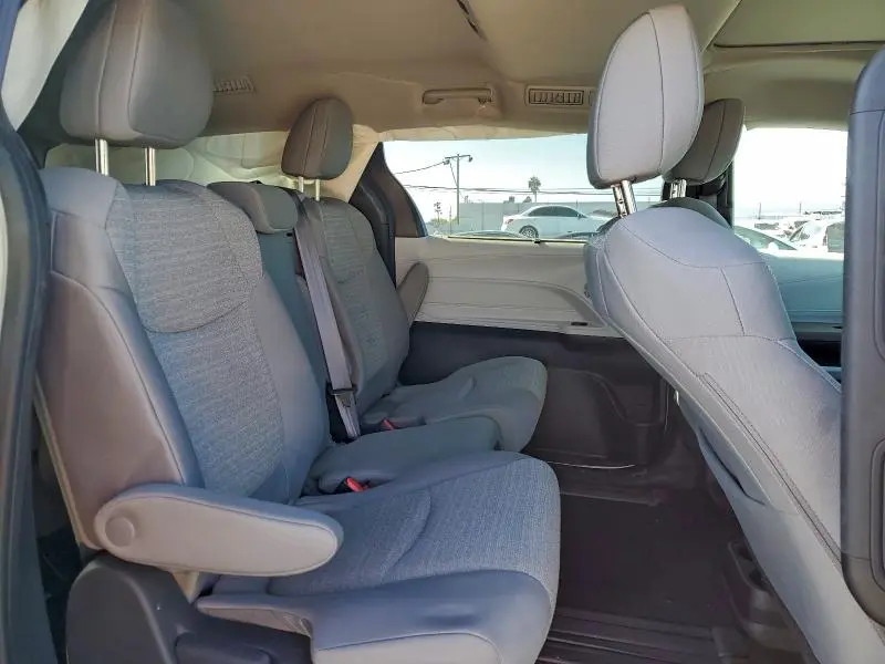 2025 TOYOTA SIENNA LE 8-PASSENGER  