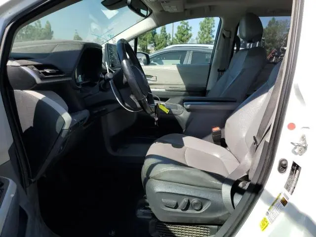 2021 TOYOTA SIENNA XLE 8-PASSENGER  