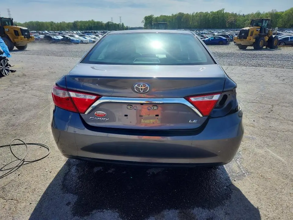 2015 TOYOTA CAMRY LE  