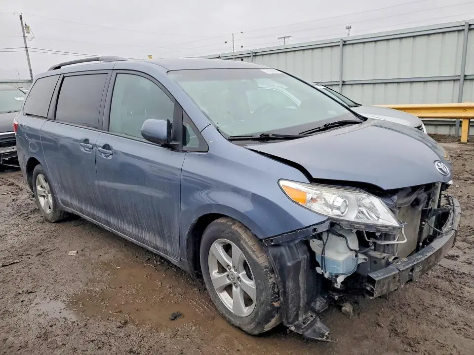 2015 TOYOTA SIENNA LE  