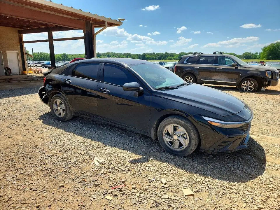 2024 HYUNDAI ELANTRA SE  