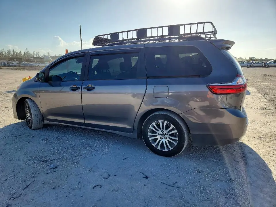 2018 TOYOTA SIENNA XLE PREMIUM 8-PASSENGER  