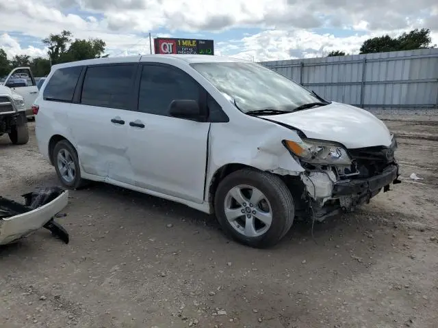 2018 TOYOTA SIENNA L  