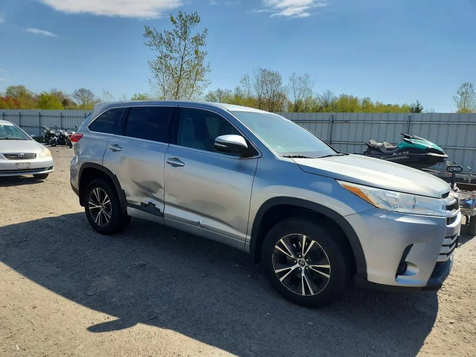 2017 TOYOTA HIGHLANDER LE  