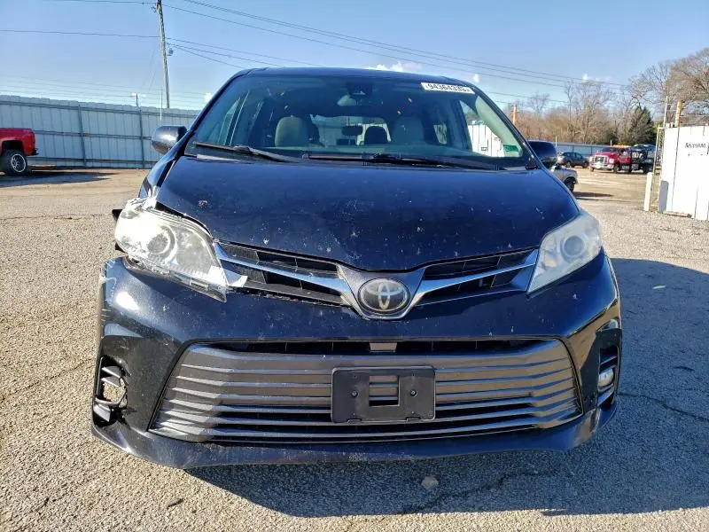 2019 TOYOTA SIENNA XLE  
