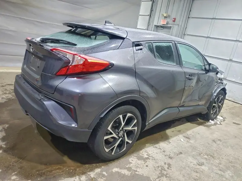 2021 TOYOTA C-HR XLE  