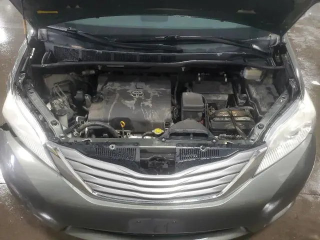 2012 TOYOTA SIENNA XLE  