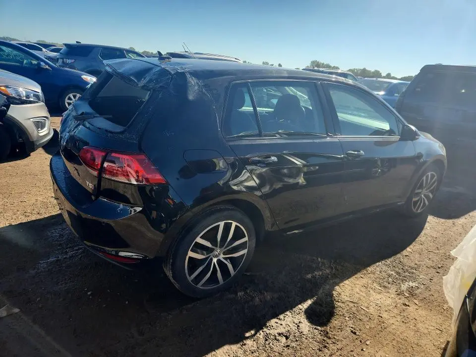 2016 VOLKSWAGEN GOLF S/SE  