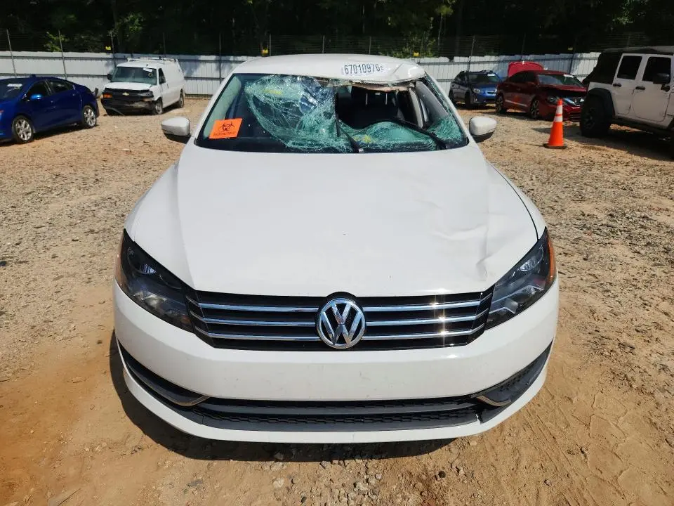 2013 VOLKSWAGEN PASSAT SE  