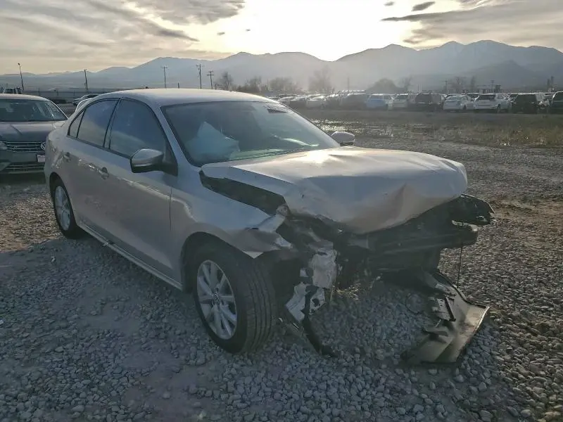 2011 VOLKSWAGEN JETTA SE  