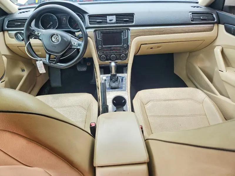 2018 VOLKSWAGEN PASSAT SE  