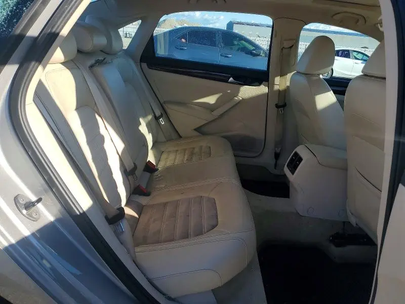 2013 VOLKSWAGEN PASSAT SEL  