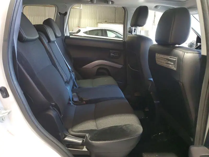 2010 MITSUBISHI OUTLANDER SE  