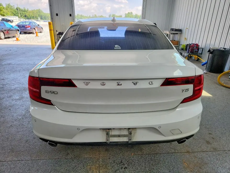 2018 VOLVO S90 T5 MOMENTUM  