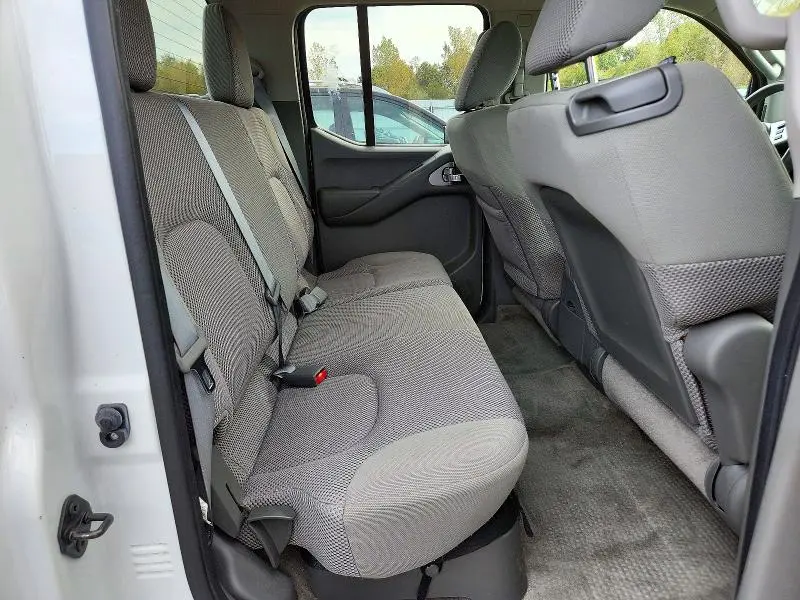 2013 NISSAN FRONTIER SV  