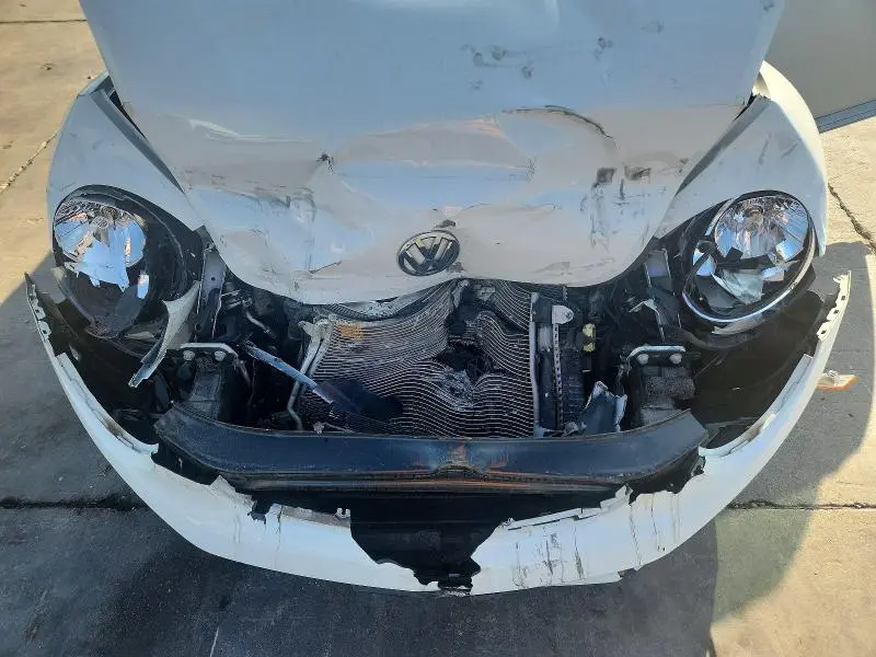 2016 VOLKSWAGEN BEETLE S  