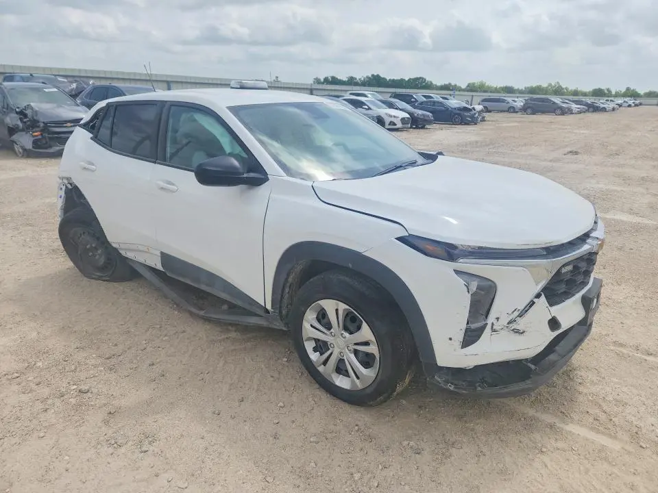 2025 CHEVROLET TRAX LS  