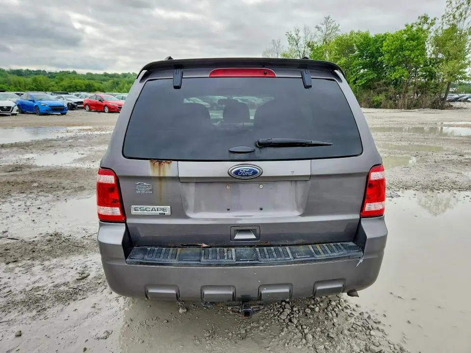 2011 FORD ESCAPE XLT  