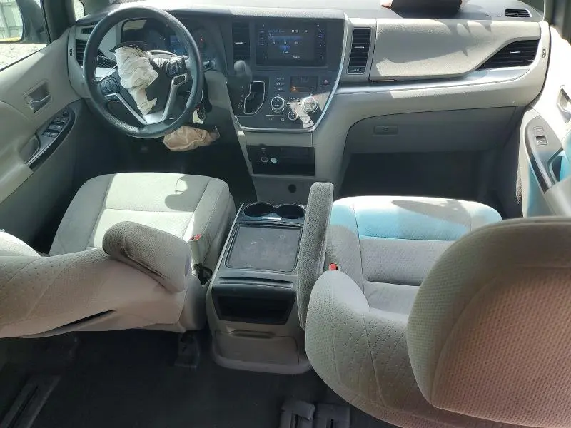 2017 TOYOTA SIENNA LE 8-PASSENGER  