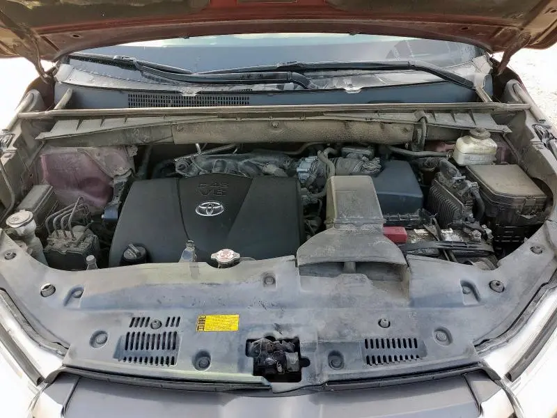 2018 TOYOTA HIGHLANDER SE  
