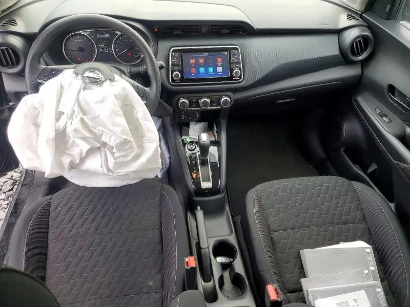 2021 NISSAN KICKS S  