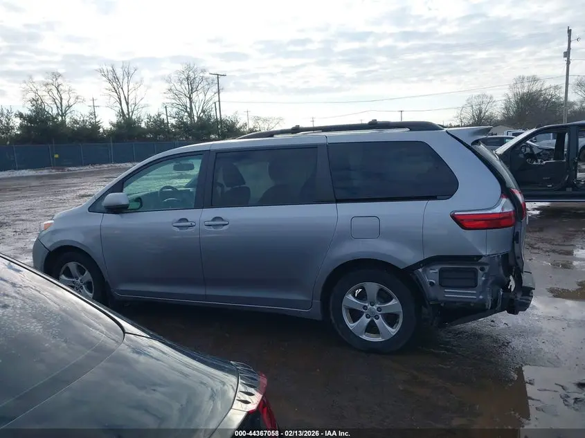 2017 TOYOTA SIENNA LE 8 PASSENGER