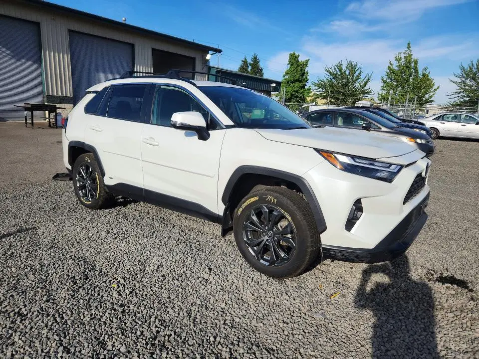 2022 TOYOTA RAV4 XLE PREMIUM  