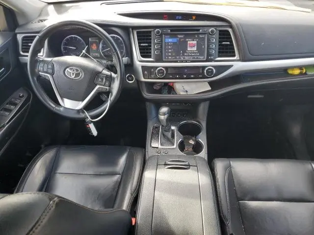 2019 TOYOTA HIGHLANDER SE  