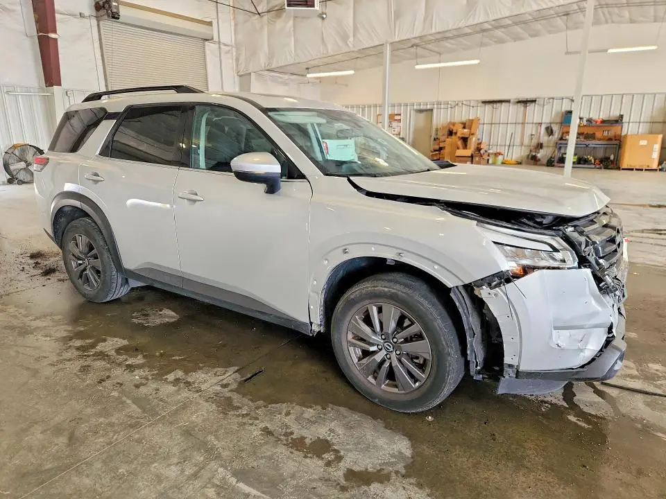 2022 NISSAN PATHFINDER SV  