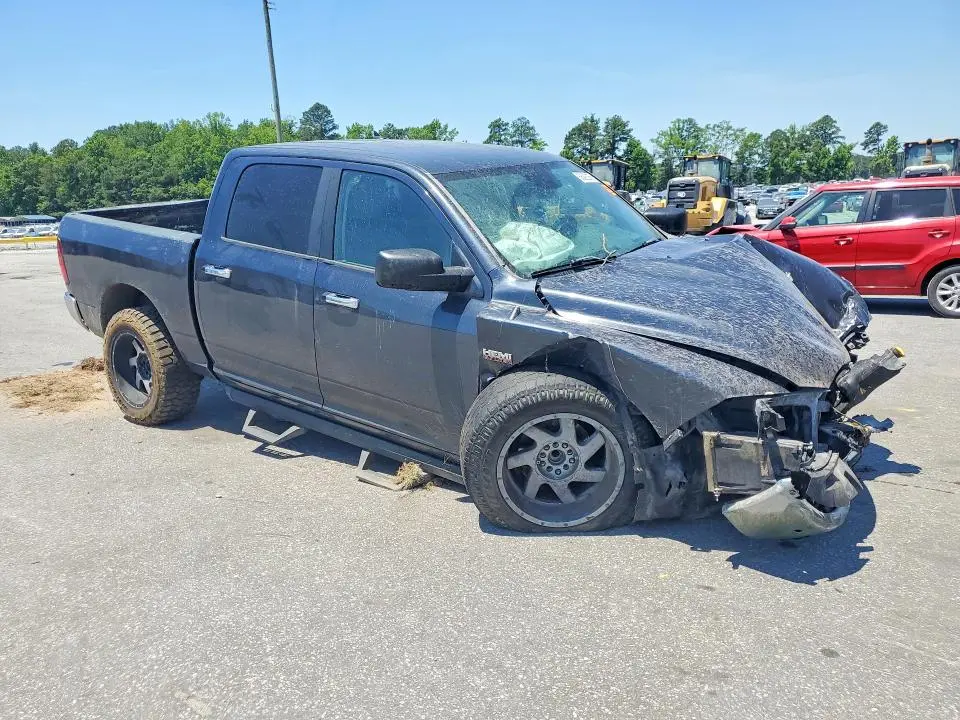 2017 RAM 1500 SLT  