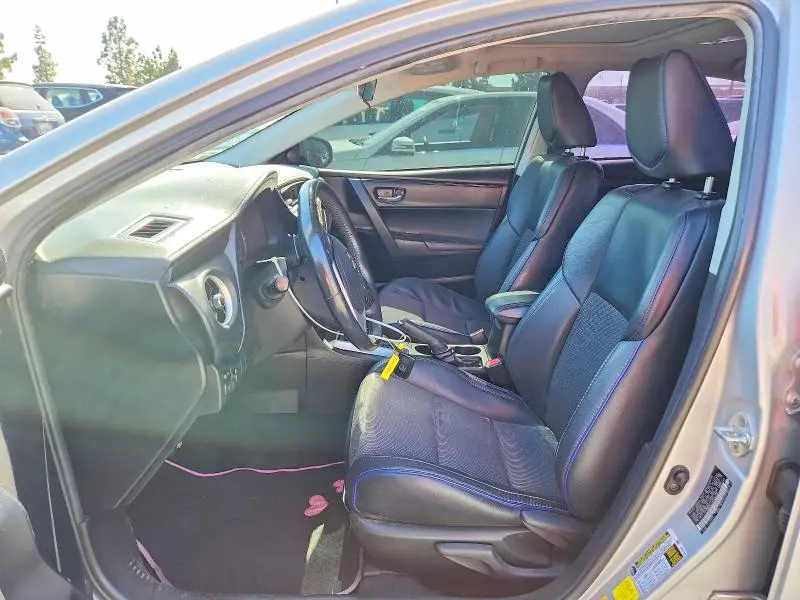 2017 TOYOTA COROLLA SE  