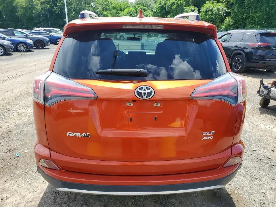 2016 TOYOTA RAV4 XLE  