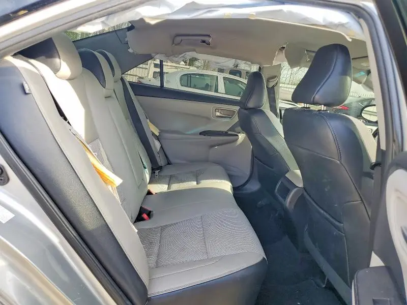 2016 TOYOTA CAMRY SE  